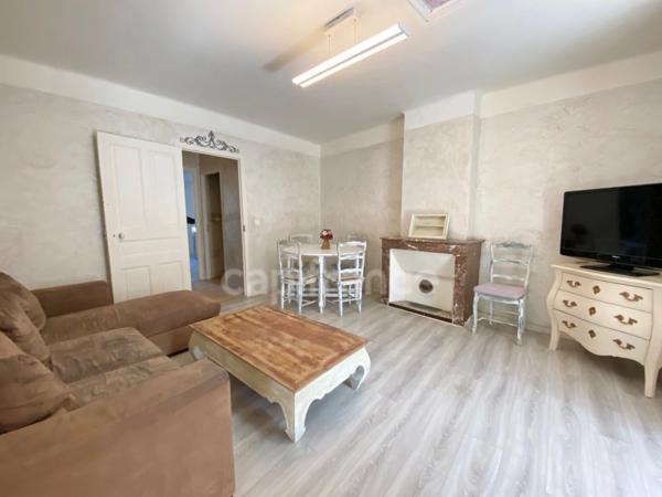 Domaine de Caractère d'environ 420 m2 avec possibilité d’activité de chambres d’hôtes et de gîtes ou potentiel familial !