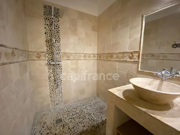 Domaine de Caractère d'environ 420 m2 avec possibilité d’activité de chambres d’hôtes et de gîtes ou potentiel familial !