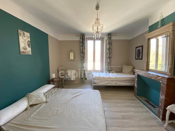 Domaine de Caractère d'environ 420 m2 avec possibilité d’activité de chambres d’hôtes et de gîtes ou potentiel familial !