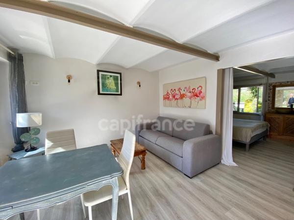 Domaine de Caractère d'environ 420 m2 avec possibilité d’activité de chambres d’hôtes et de gîtes ou potentiel familial !