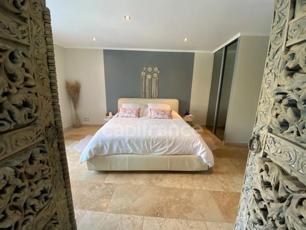 Domaine de Caractère d'environ 420 m2 avec possibilité d’activité de chambres d’hôtes et de gîtes ou potentiel familial !