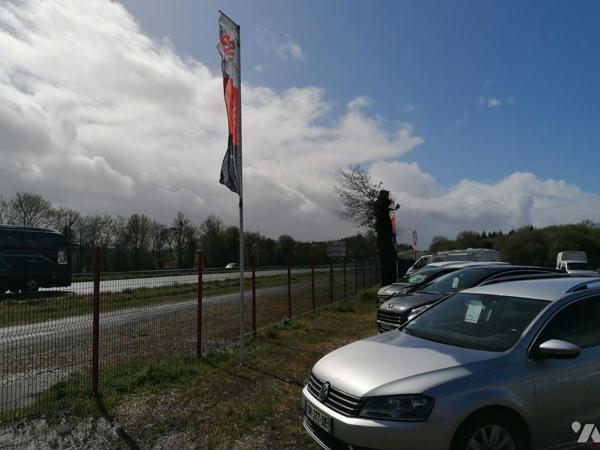 Trente-Cinq Notaires  BREAL SOUS MONTFORT .Axe RENNES / LORIENT
Belle visibilité pour cette en...