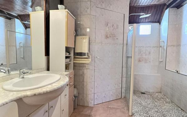 Maison à vendre    6 pièces •  Balan