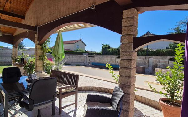 Maison à vendre    6 pièces •  Balan