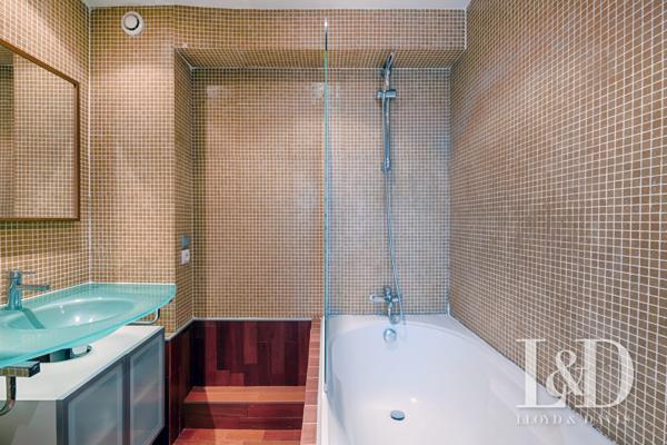 2 pièces en dernier étage avec vue imprenable et idéalement situé