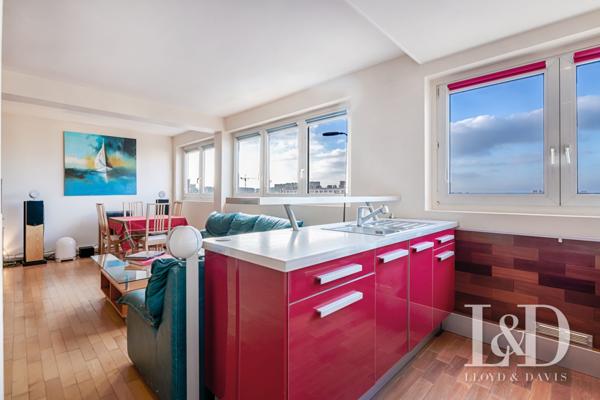 2 pièces en dernier étage avec vue imprenable et idéalement situé