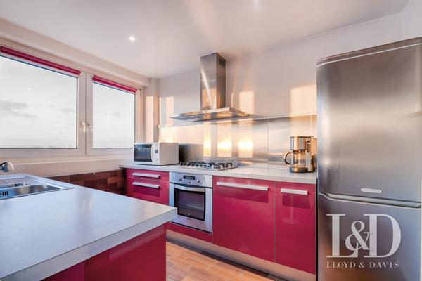 2 pièces en dernier étage avec vue imprenable et idéalement situé