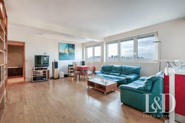 2 pièces en dernier étage avec vue imprenable et idéalement situé