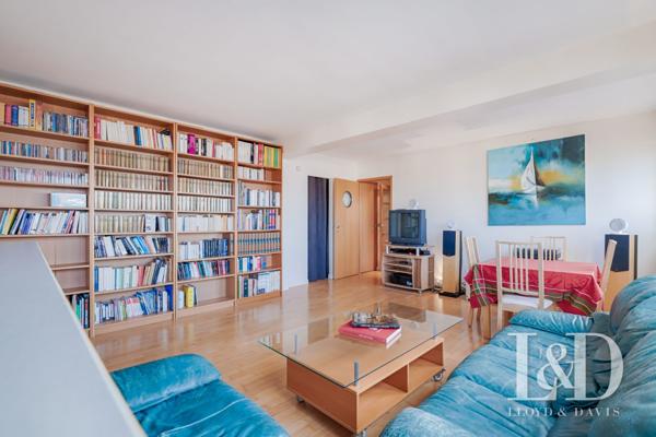 2 pièces en dernier étage avec vue imprenable et idéalement situé