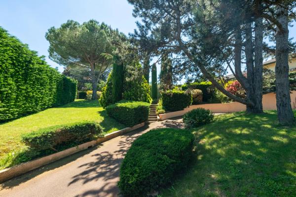 Collonges au Mont d'Or- Maison familiale d'environ 200m² - 4 chambres- Garage double-Terrain 2361m²