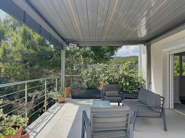 Villa rénovée avec piscine à débordement - Quartier recherché - 5 min du port et des commerces