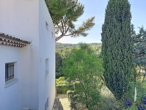 Villa rénovée avec piscine à débordement - Quartier recherché - 5 min du port et des commerces