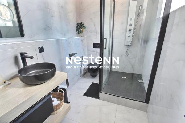 proximite gare de Venissieux: Maison mitoyenne d'un coté avec dependance