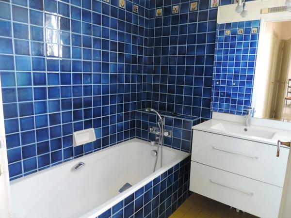 Dpt Ain (01), à vendre BOURG EN BRESSE, appartement T3 de 109 m² au sixième étage avec vue panoramique, balcon, cave et garage