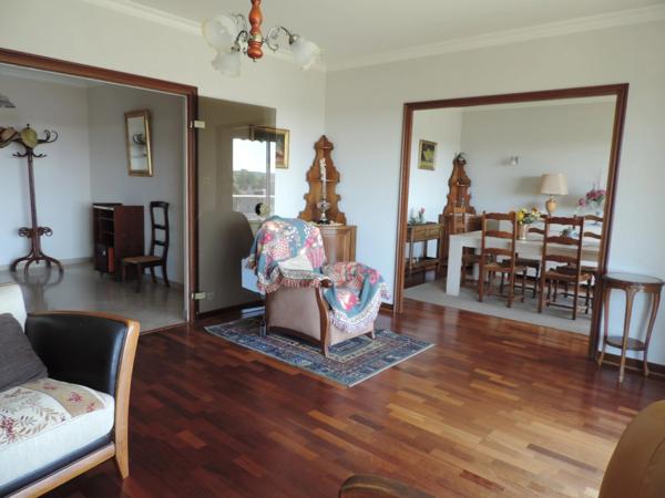 Dpt Ain (01), à vendre BOURG EN BRESSE, appartement T3 de 109 m² au sixième étage avec vue panoramique, balcon, cave et garage