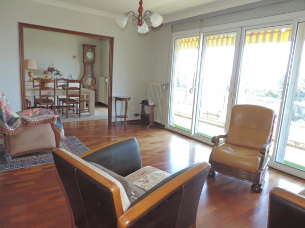 Dpt Ain (01), à vendre BOURG EN BRESSE, appartement T3 de 109 m² au sixième étage avec vue panoramique, balcon, cave et garage