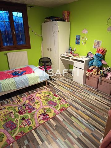 MAISON 5 CHAMBRES AVEC PANNEAUX PHOTOVOLTAIQUES ET POMPE A CHALEUR