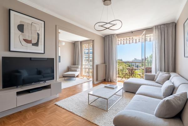Appartement
         4 pièces
        - 79 m² 685 000 € *
