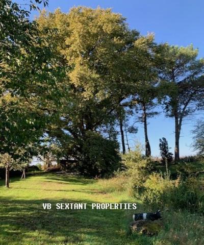 15 minutes de Saint-Emilion, belle maison pierre avec terrasse et  garage dans un magnifique parc arboré, agrémenté d'un  étang