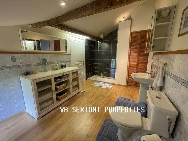 15 minutes de Saint-Emilion, belle maison pierre avec terrasse et  garage dans un magnifique parc arboré, agrémenté d'un  étang