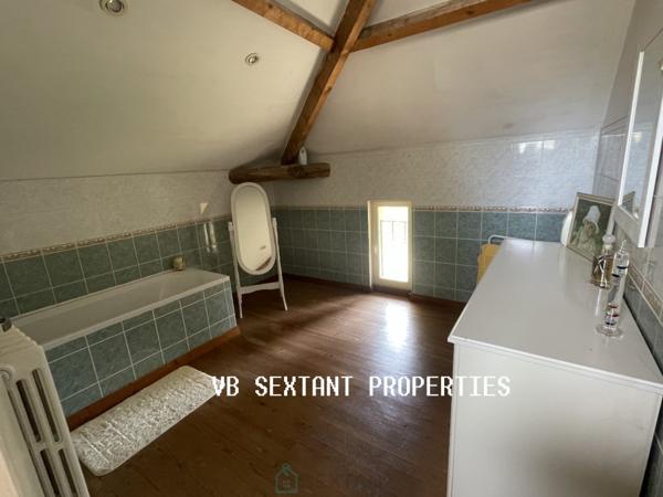 15 minutes de Saint-Emilion, belle maison pierre avec terrasse et  garage dans un magnifique parc arboré, agrémenté d'un  étang