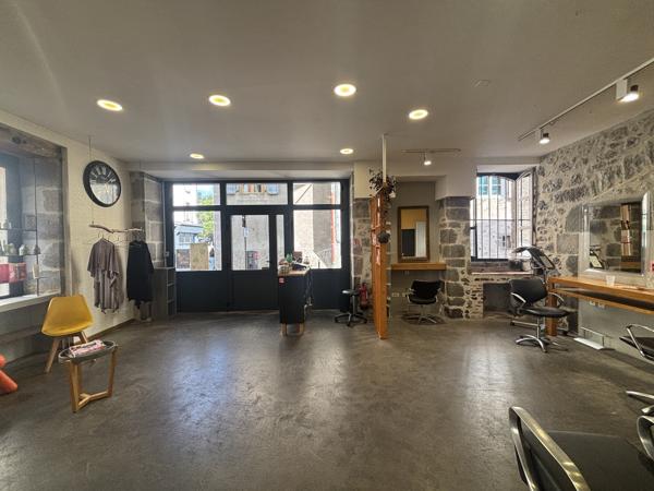 LOCAL COMMERCIAL AURILLAC (15) occupé avec rendemnt locatif