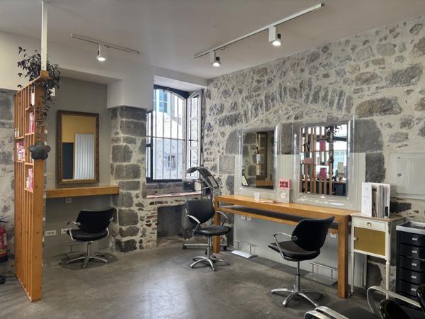 LOCAL COMMERCIAL AURILLAC (15) occupé avec rendemnt locatif