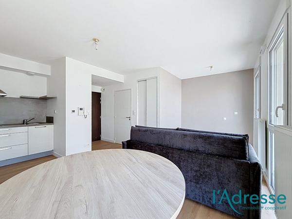 Appartement Laval 1 pièce(s) - Place de parking - 5 min de la gare - meublé