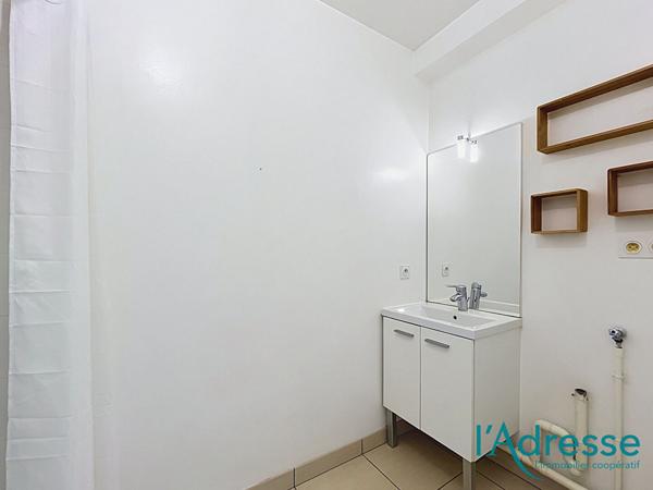 Appartement Laval 1 pièce(s) - Place de parking - 5 min de la gare - meublé