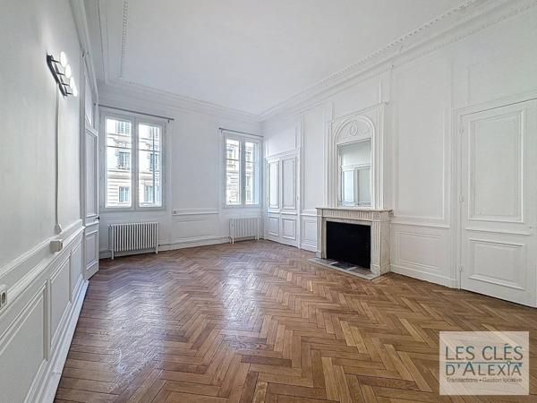 LYON 6ᵉ – TRIANGLE D’OR | BUREAUX DE PRESTIGE DE 152 m² – POSSIBILITÉ D’HABITATION