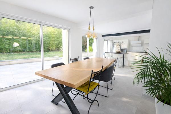 Maison - Le Mesnil Le Roi €950 000 ** - Référence 4627