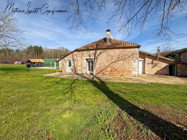 Dpt Dordogne (24), à vendre maison P5 - Terrain de 4321 M²– campagne d’Antonne-et-Trigonant – 120 m²