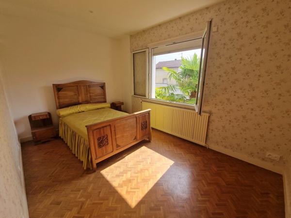 Dpt Charente Maritime (17), à vendre SAINT JEAN D'ANGELY maison P5 de 144 m² habitables avec garage.