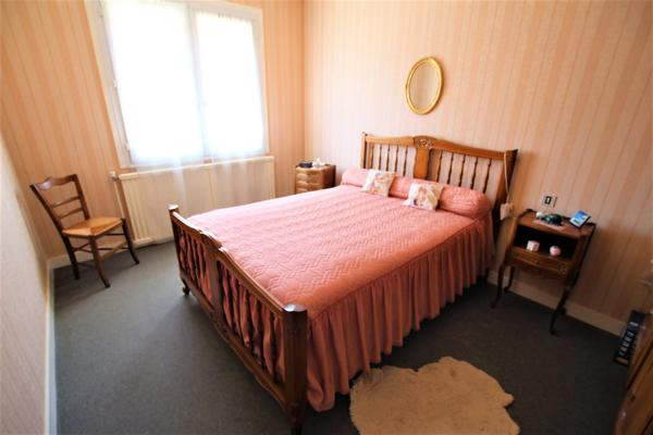 Dpt Charente Maritime (17), à vendre SAINT JEAN D'ANGELY maison P5 de 144 m² habitables avec garage.