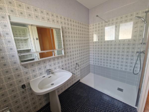 Dpt Charente Maritime (17), à vendre SAINT JEAN D'ANGELY maison P5 de 144 m² habitables avec garage.
