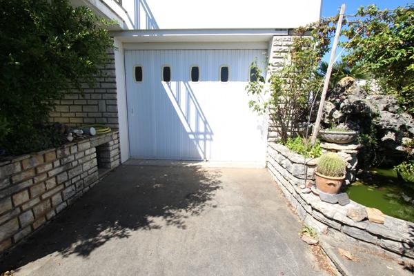 Dpt Charente Maritime (17), à vendre SAINT JEAN D'ANGELY maison P5 de 144 m² habitables avec garage.