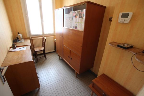 Dpt Charente Maritime (17), à vendre SAINT JEAN D'ANGELY maison P5 de 144 m² habitables avec garage.