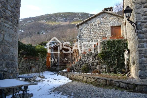 Château du XIIIème siècle, Dépendances30 mm Des Vans