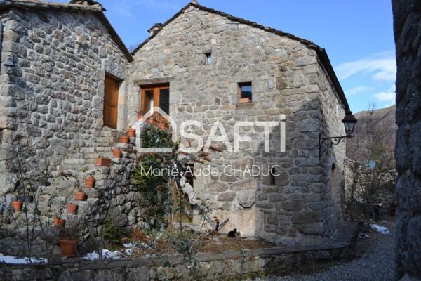 Château du XIIIème siècle, Dépendances30 mm Des Vans