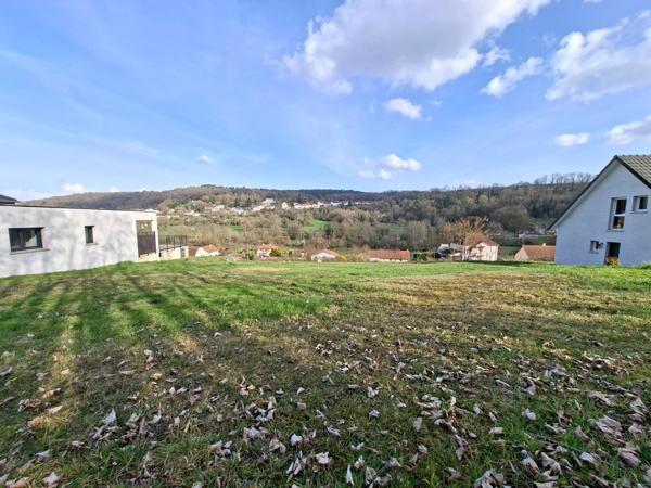 Emplacement privilégié avec vue dominante pour ce très joli terrain de 11,23 ares !