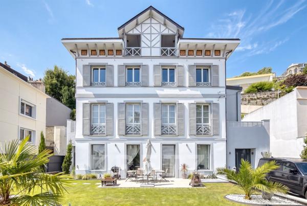 Maison d'exception rénovée avec piscine chauffée et vue mer - Le Havre