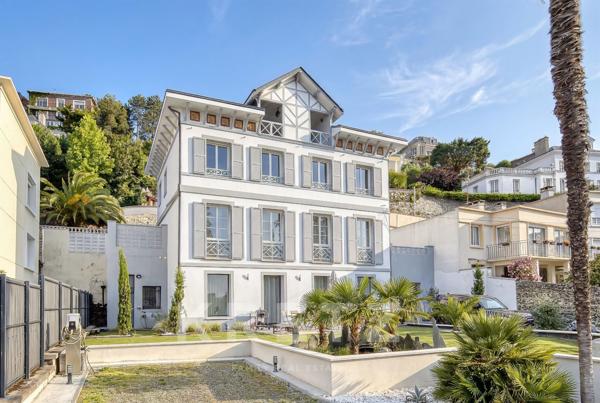 Maison d'exception rénovée avec piscine chauffée et vue mer - Le Havre