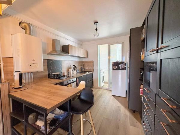 Vente                                                      Appartement
                        
                     4 pièces                      81 m2                     à Fontaine
