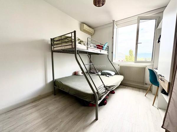 Vente                                                      Appartement
                        
                     4 pièces                      81 m2                     à Fontaine
