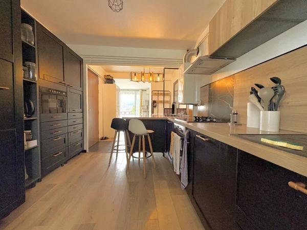 Vente                                                      Appartement
                        
                     4 pièces                      81 m2                     à Fontaine