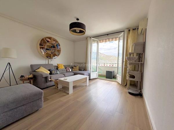 Vente                                                      Appartement
                        
                     4 pièces                      81 m2                     à Fontaine