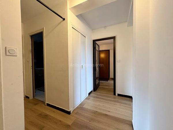 Vente                                                      Appartement
                        
                     4 pièces                      81 m2                     à Fontaine