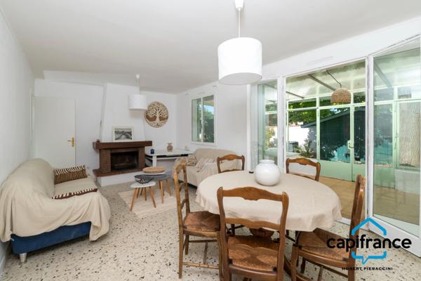 Sanary sur mer / la Guicharde Maison de plain pied non mitoyenne de 116 m2 au sol 4 chambres terrain 645 m2