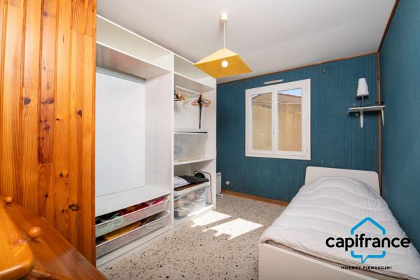 Sanary sur mer / la Guicharde Maison de plain pied non mitoyenne de 116 m2 au sol 4 chambres terrain 645 m2