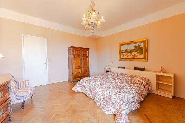 MARSEILLE 8ᵉ – RUE PARADIS | APPARTEMENT DE CARACTÈRE AVEC BALCONS, GARAGE EN OPTION